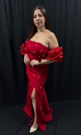  Rochie Roșie cu Perle Lungă și cu măneci picate 