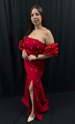  Rochie Roșie cu Perle Lungă și cu măneci picate 